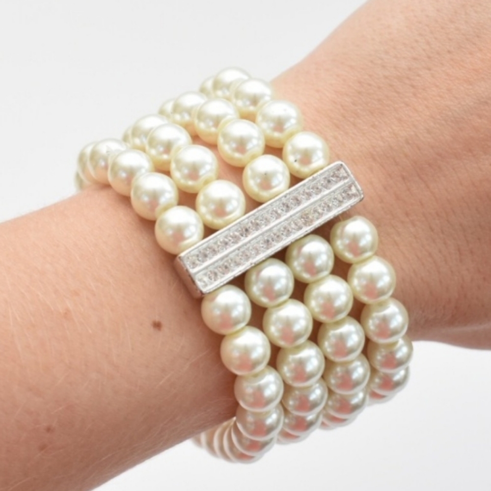 Premier Designs Elaine Pearl Stretch Bracelet - Picture 2 of 6
